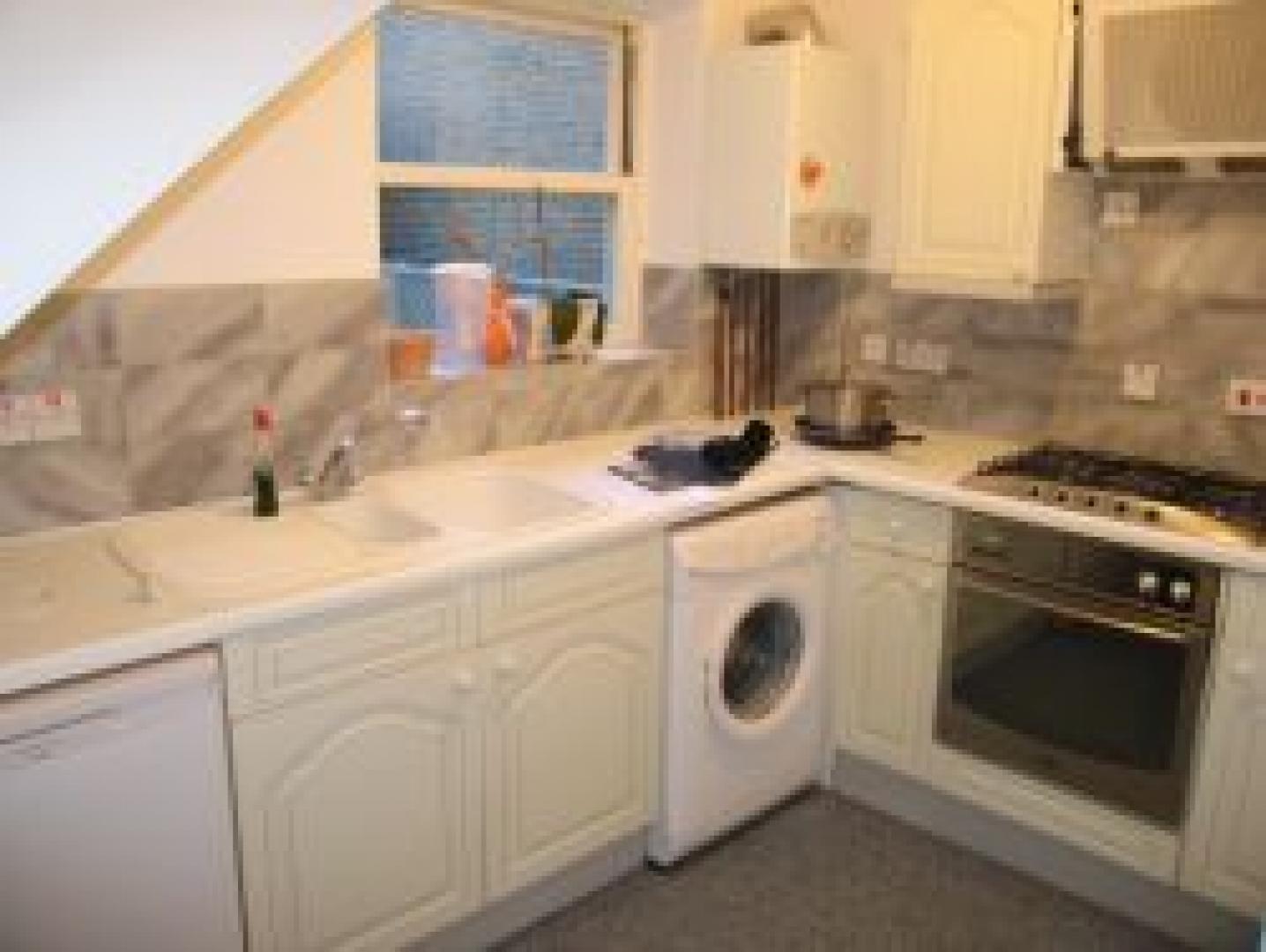 			NEW ON!, Studio Apartment, 1 bath, 1 reception Flat			 Oxford Gardens, NOTTING HILL W10